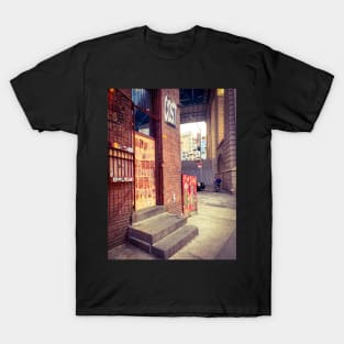 House Street Art Graffiti Dumbo Brooklyn NYC T-Shirt